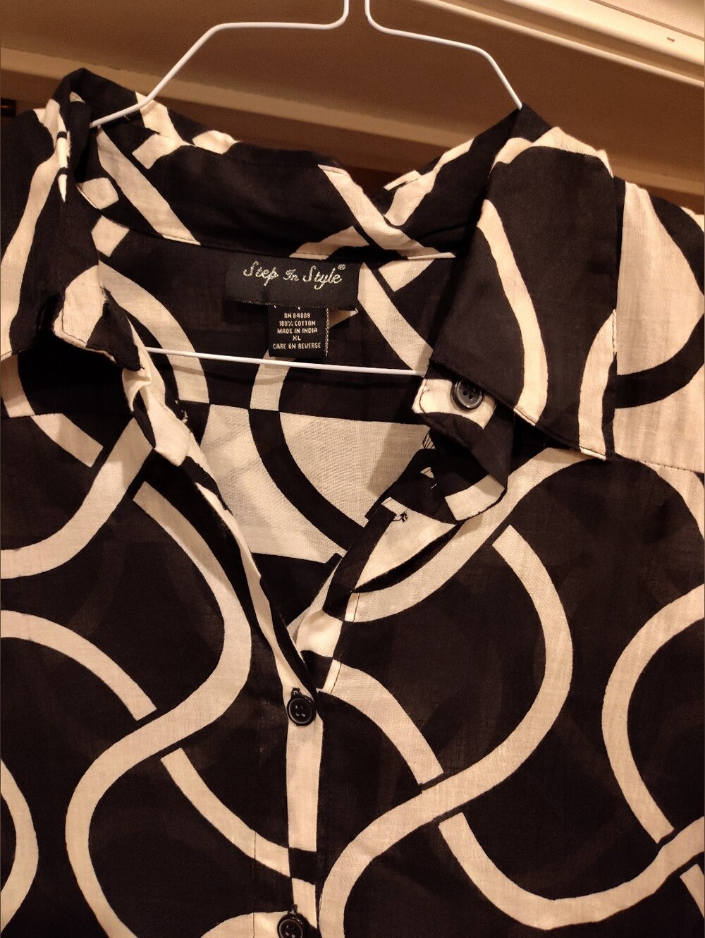 Black & White Swirl Print Button-Front Hi- Low Dress - Picture 11 of 11